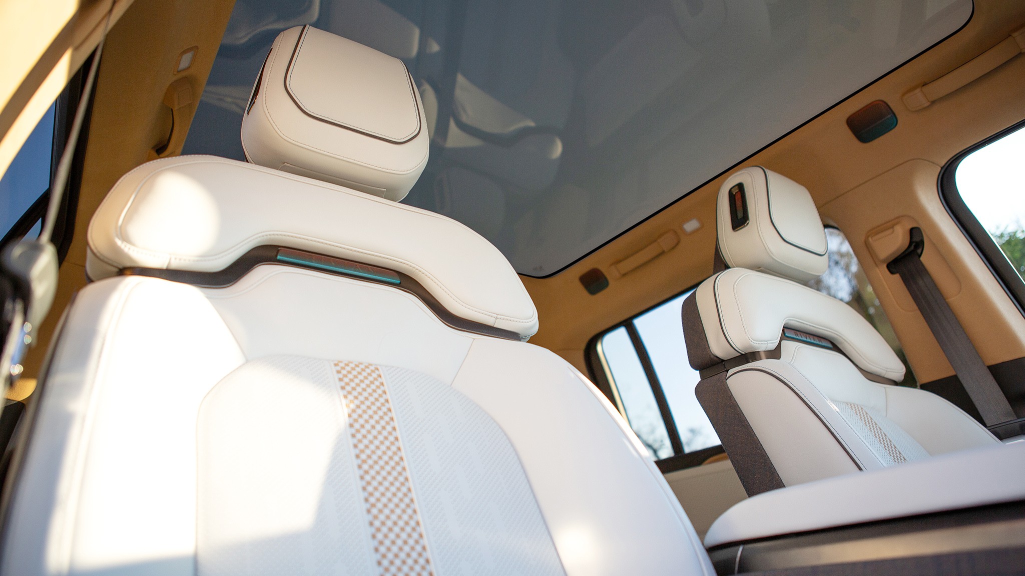 2026 Rivian R1S PEBBLE BLOG INTERIOR SHOT2 1