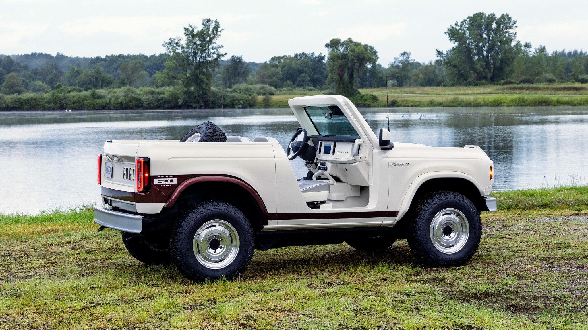 2025 Ford Bronco Roadster Concept SUV 3