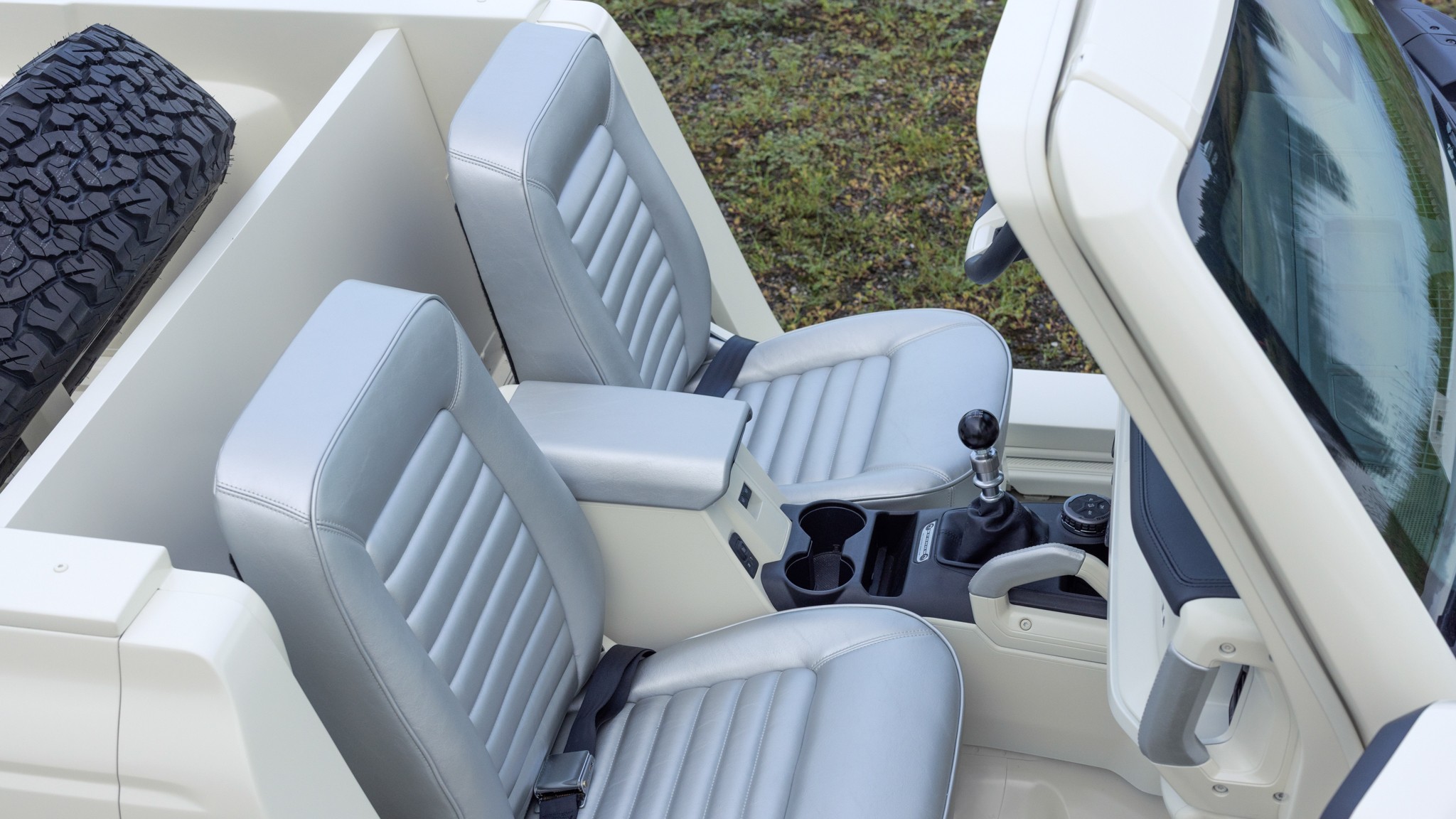 2025 Ford Bronco Roadster Concept SUV 4