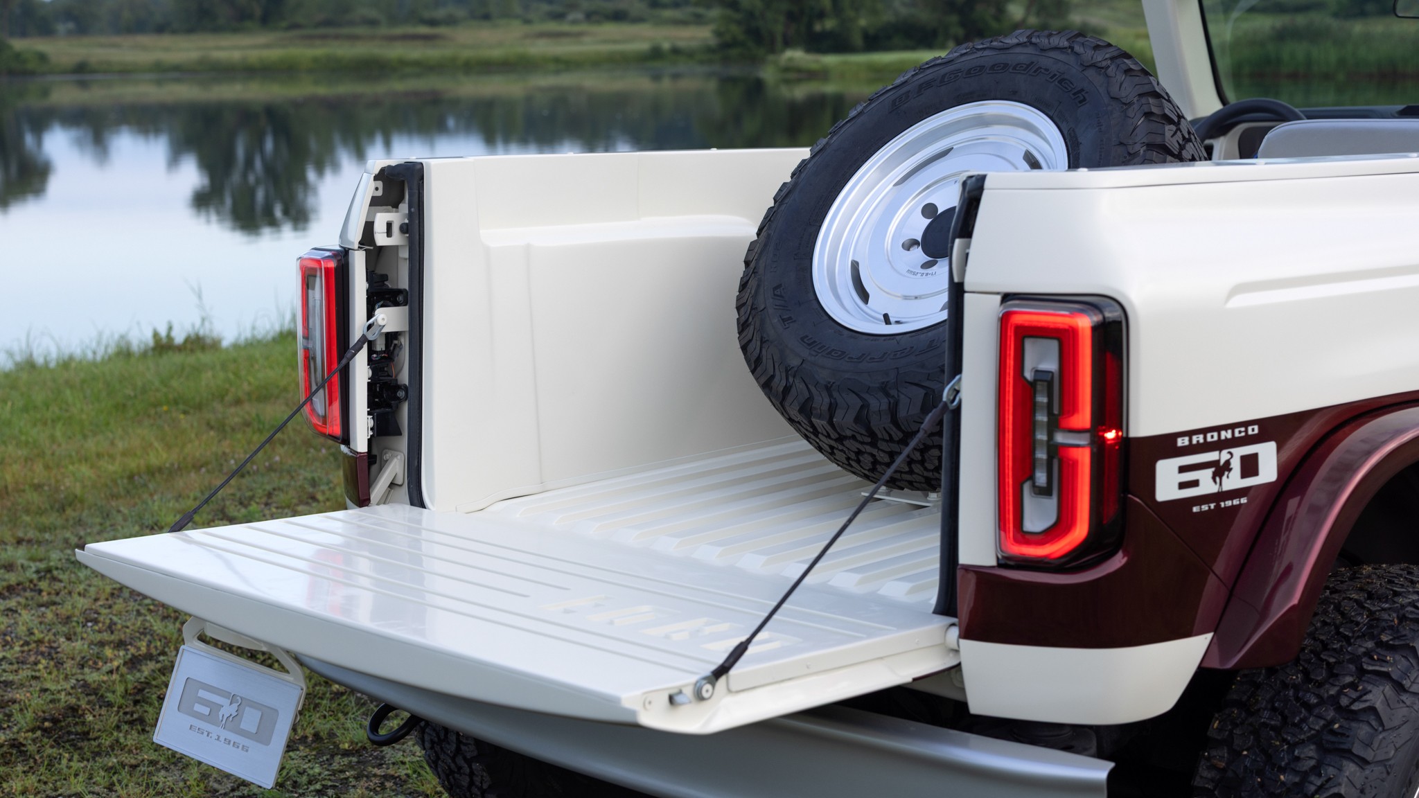 2025 Ford Bronco Roadster Concept SUV 9