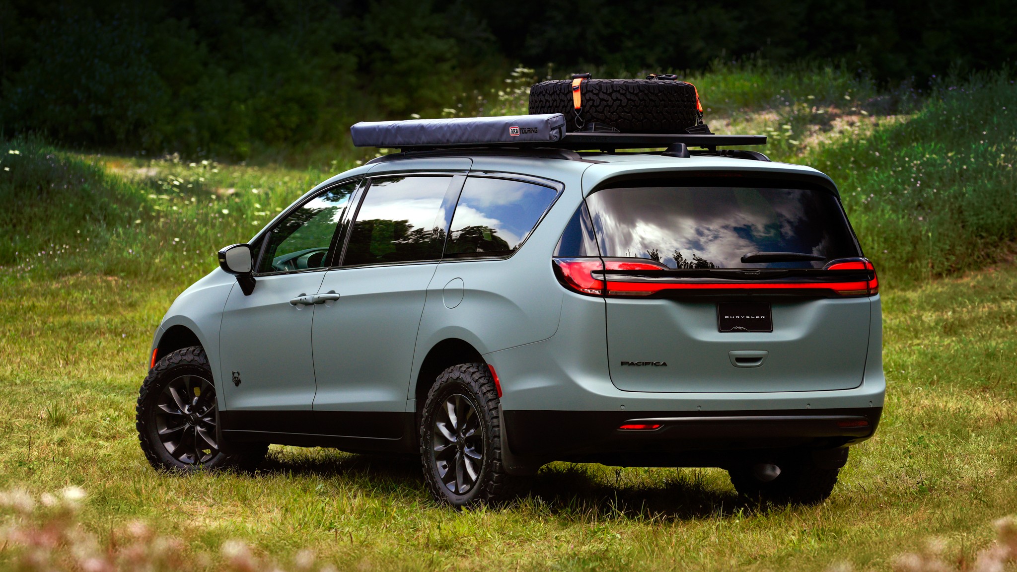 2025 Chrysler Pacific Grizzly Peak Concept 2