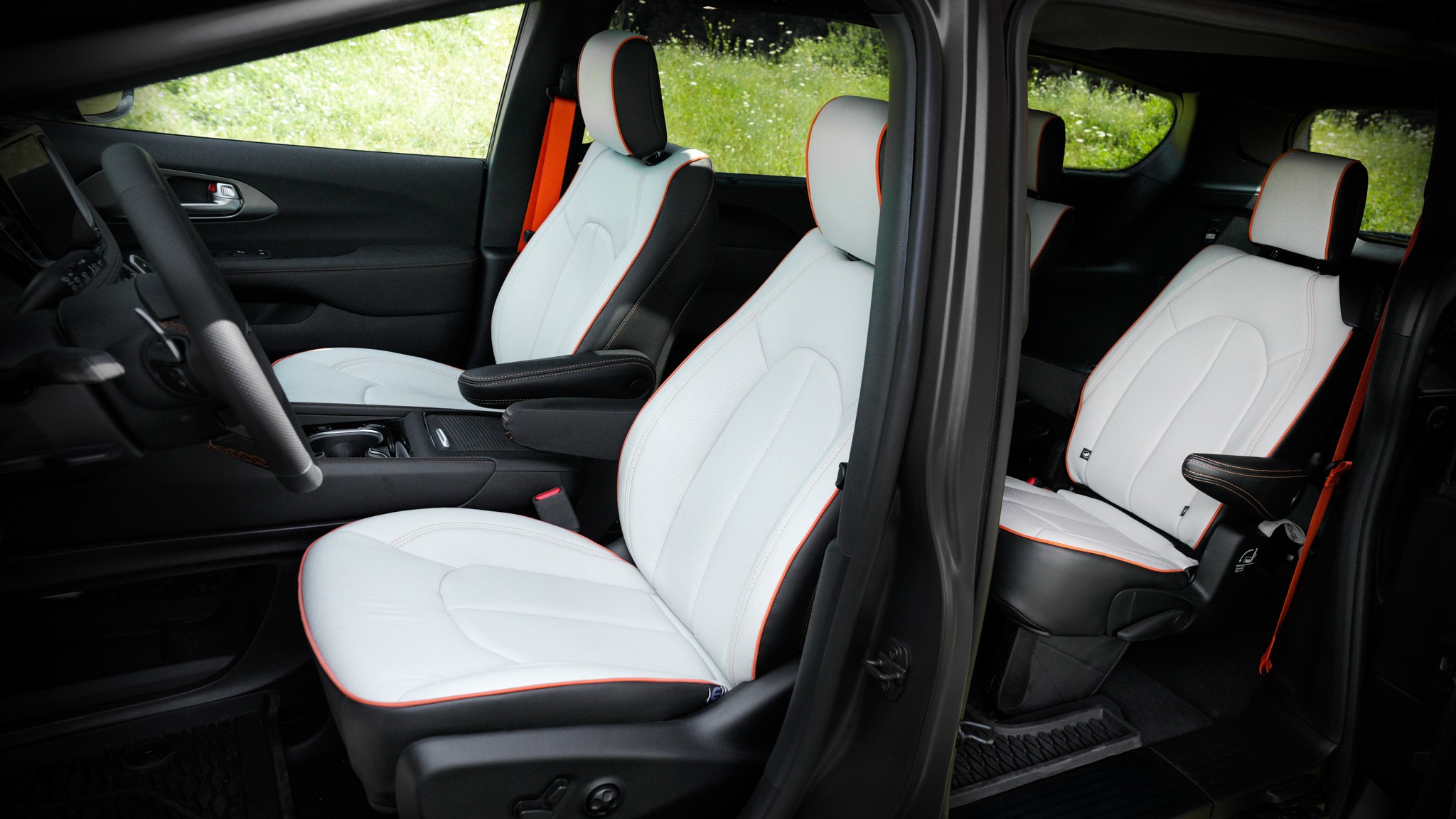 2025 Chrysler Pacific Grizzly Peak Concept 13