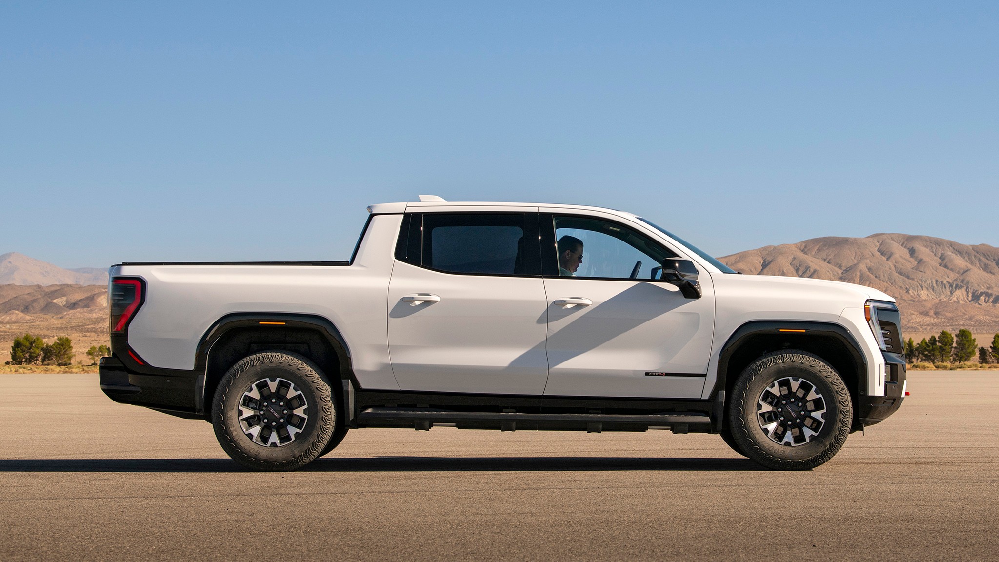 010 2025 GMC Sierra EV