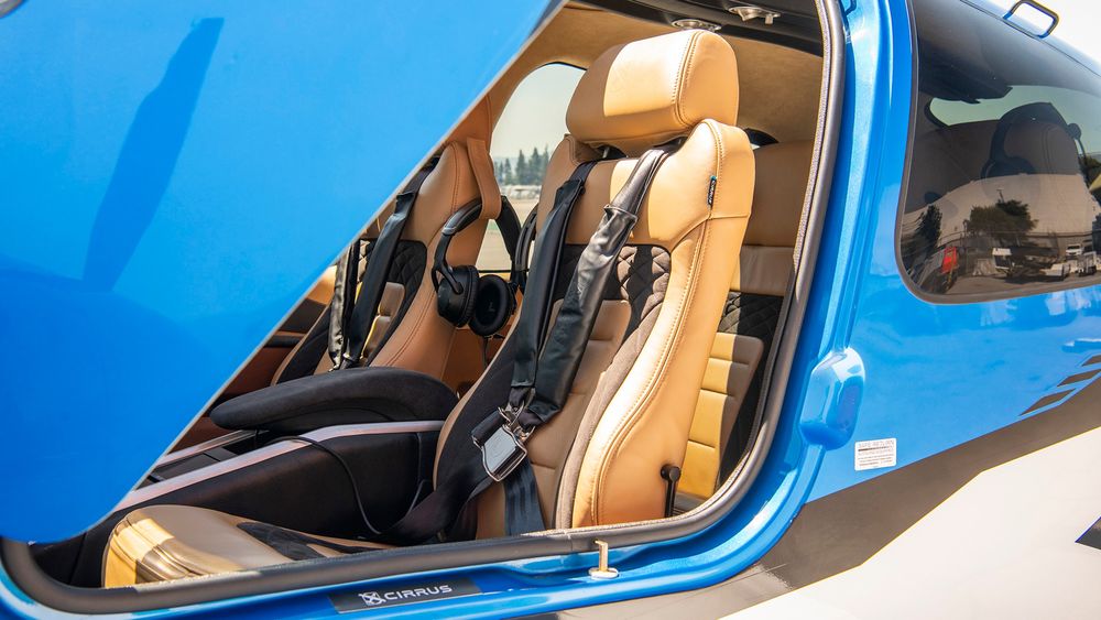 019 Cirrus G7 plane