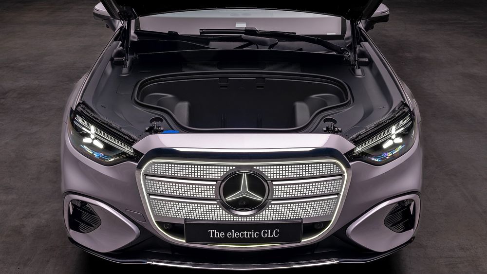 19 2027 Mercedes Benz GLC EV silver