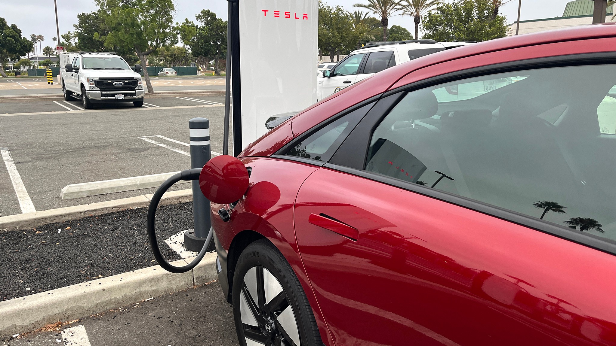 006 hyunda ioniq 6 tesla v4 supercharger