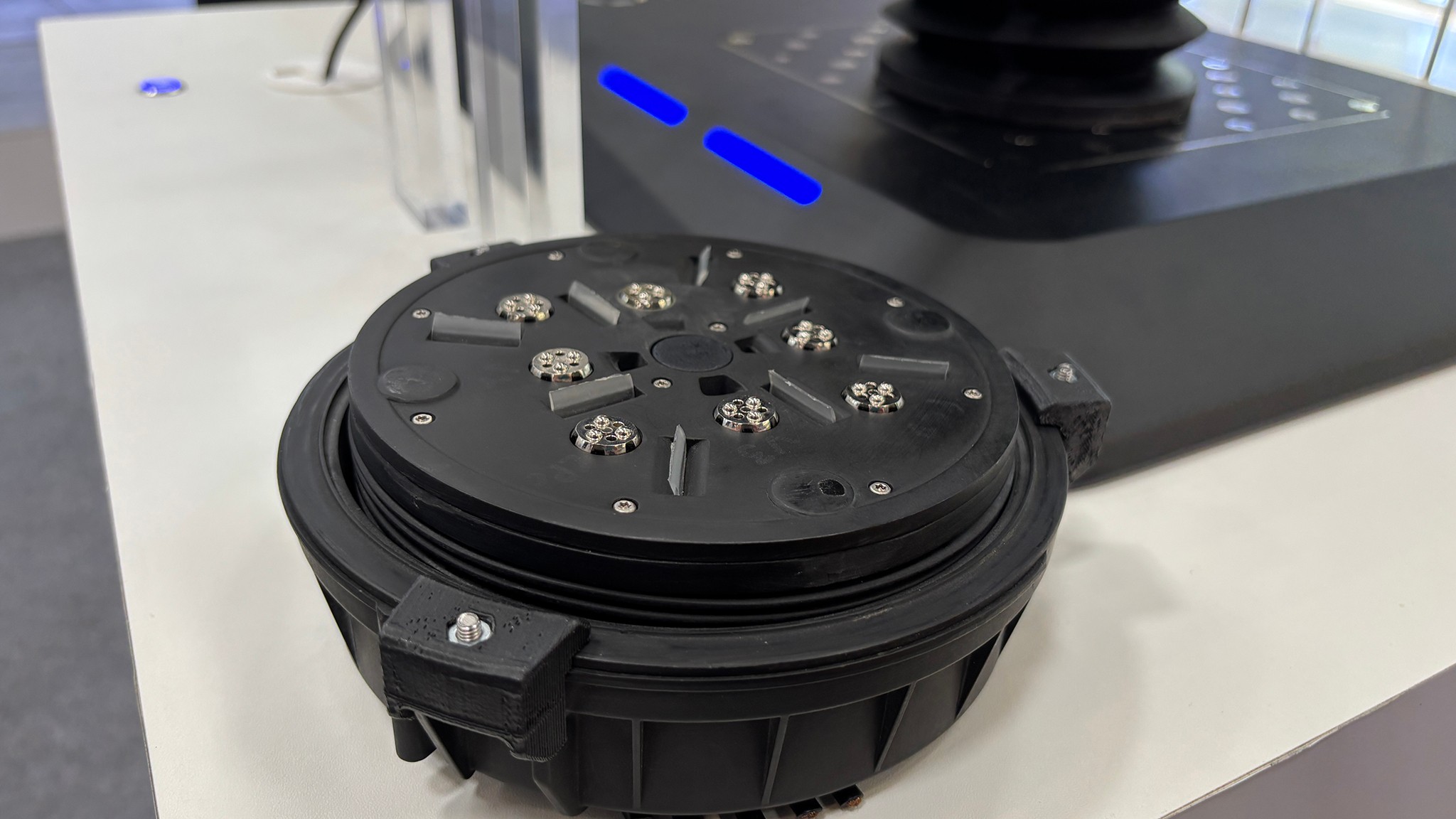 Easelink Matrix Charging conductor face