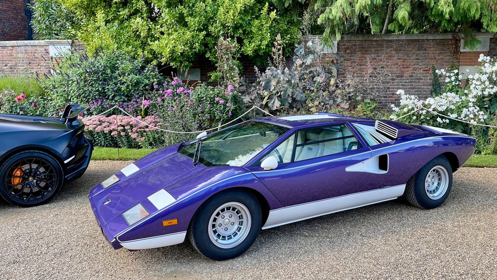 11 LAMBORGHINI COUNTACH