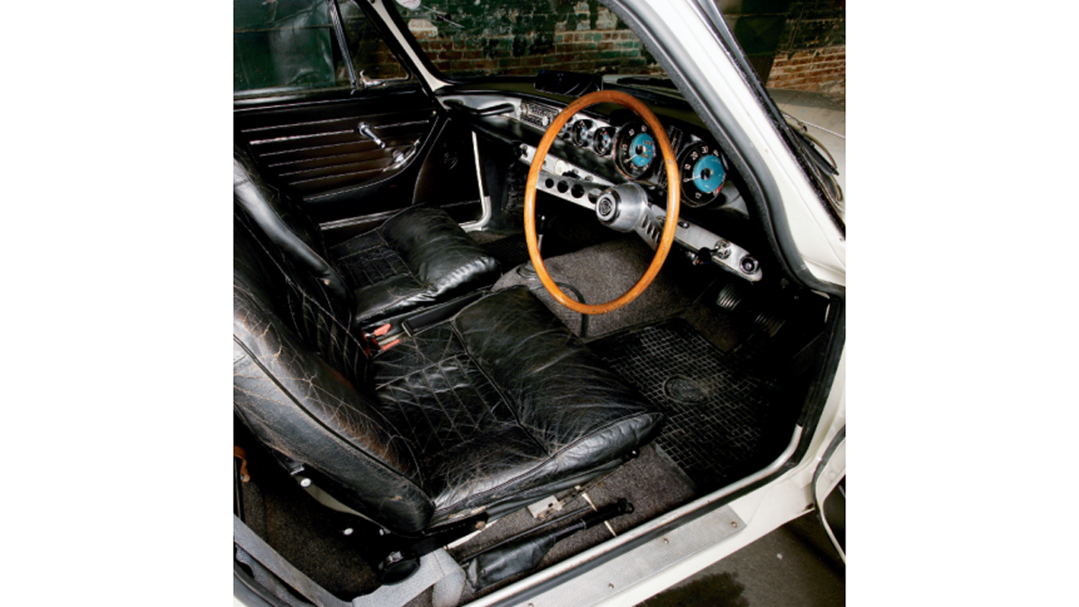 004 roger moore volvo p1800 saint interior refurb