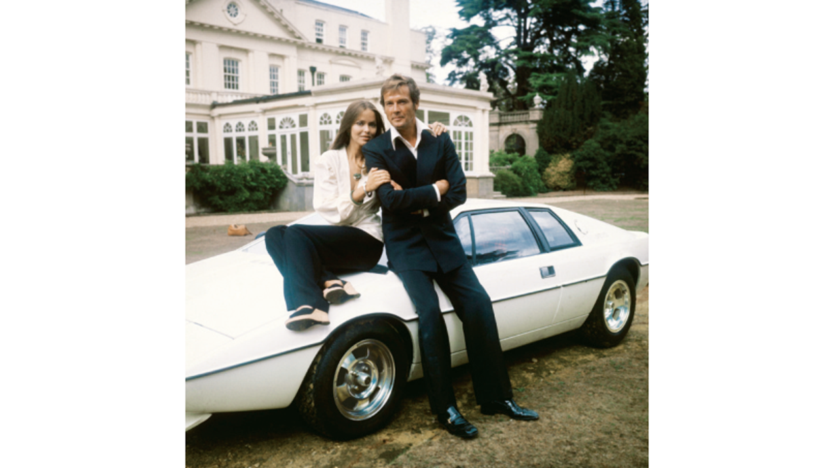 014 roger moore volvo p1800