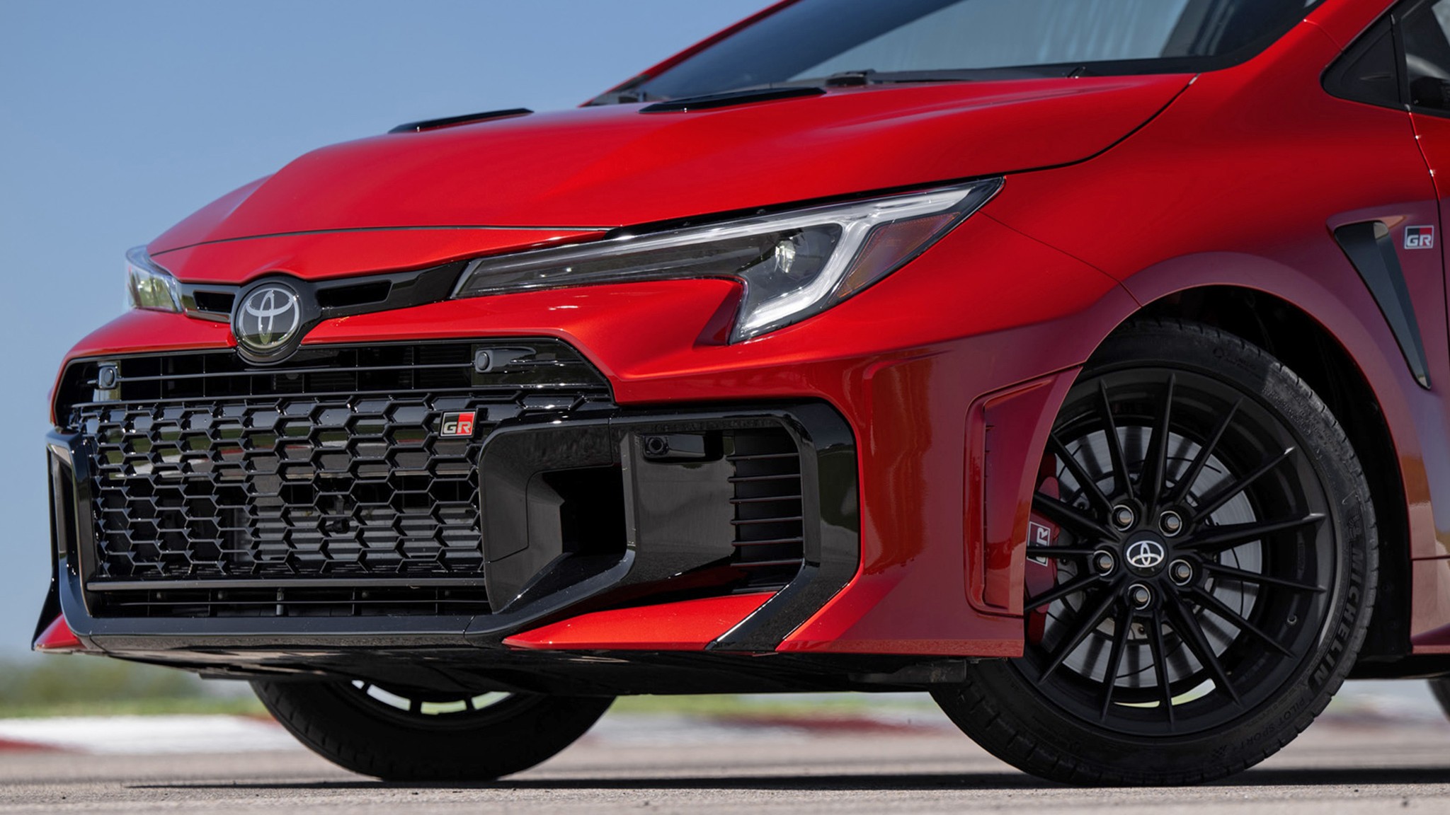 2026 Toyota GR Corolla Premium Plus AT SupersonicRed 013
