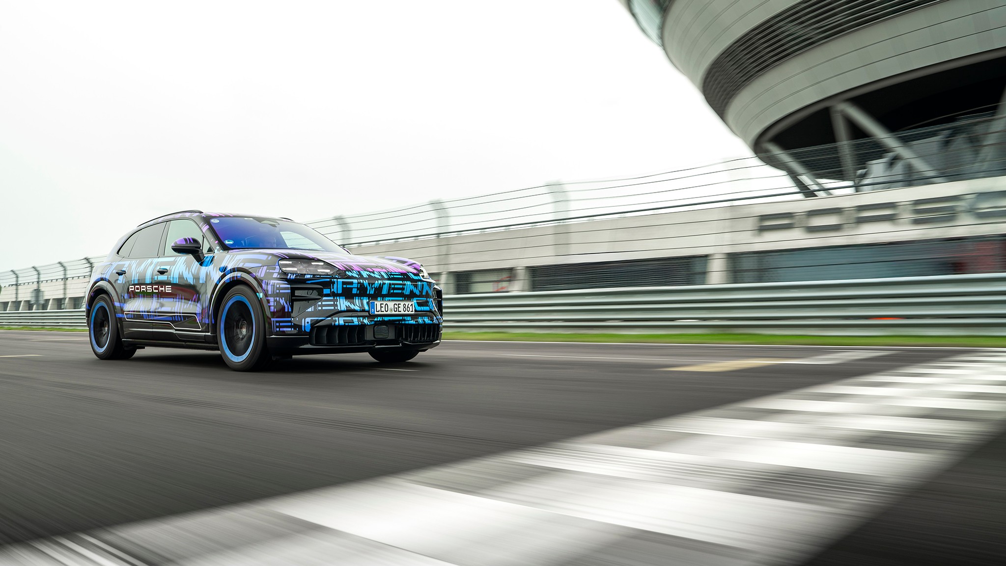 1 2027 Porsche Cayenne EV Tech Dive