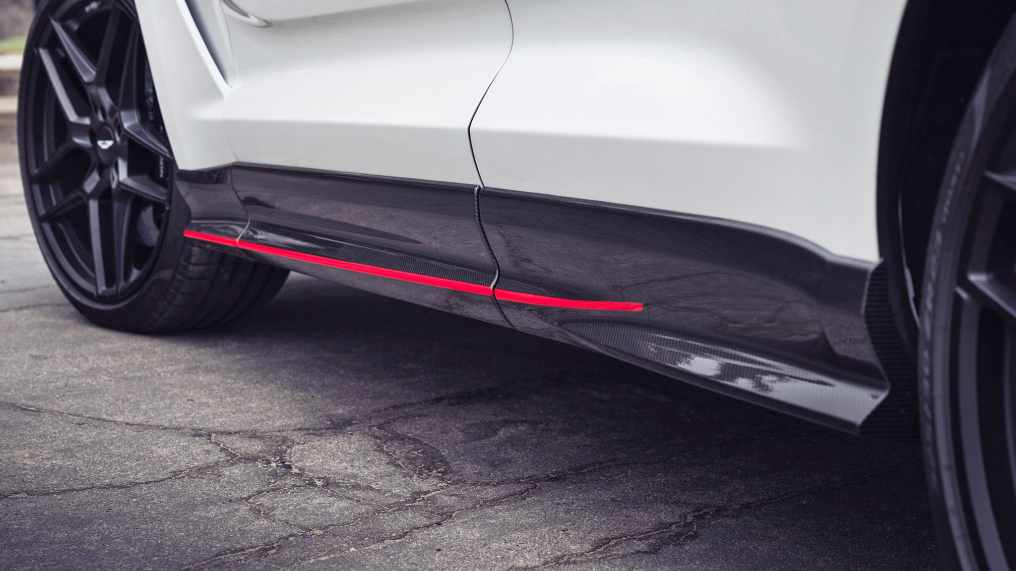 34 2026 Aston Martin DBX S Neutron White