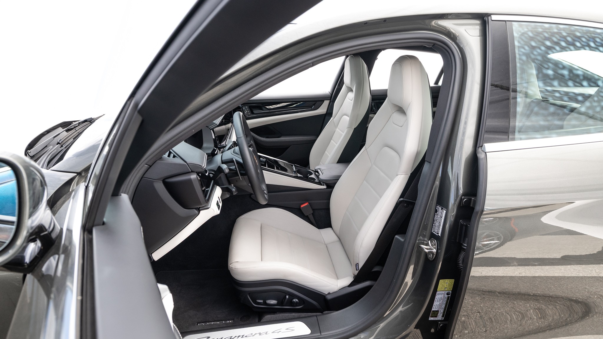 016 2025 Porsche Panamera 4S E Hybrid