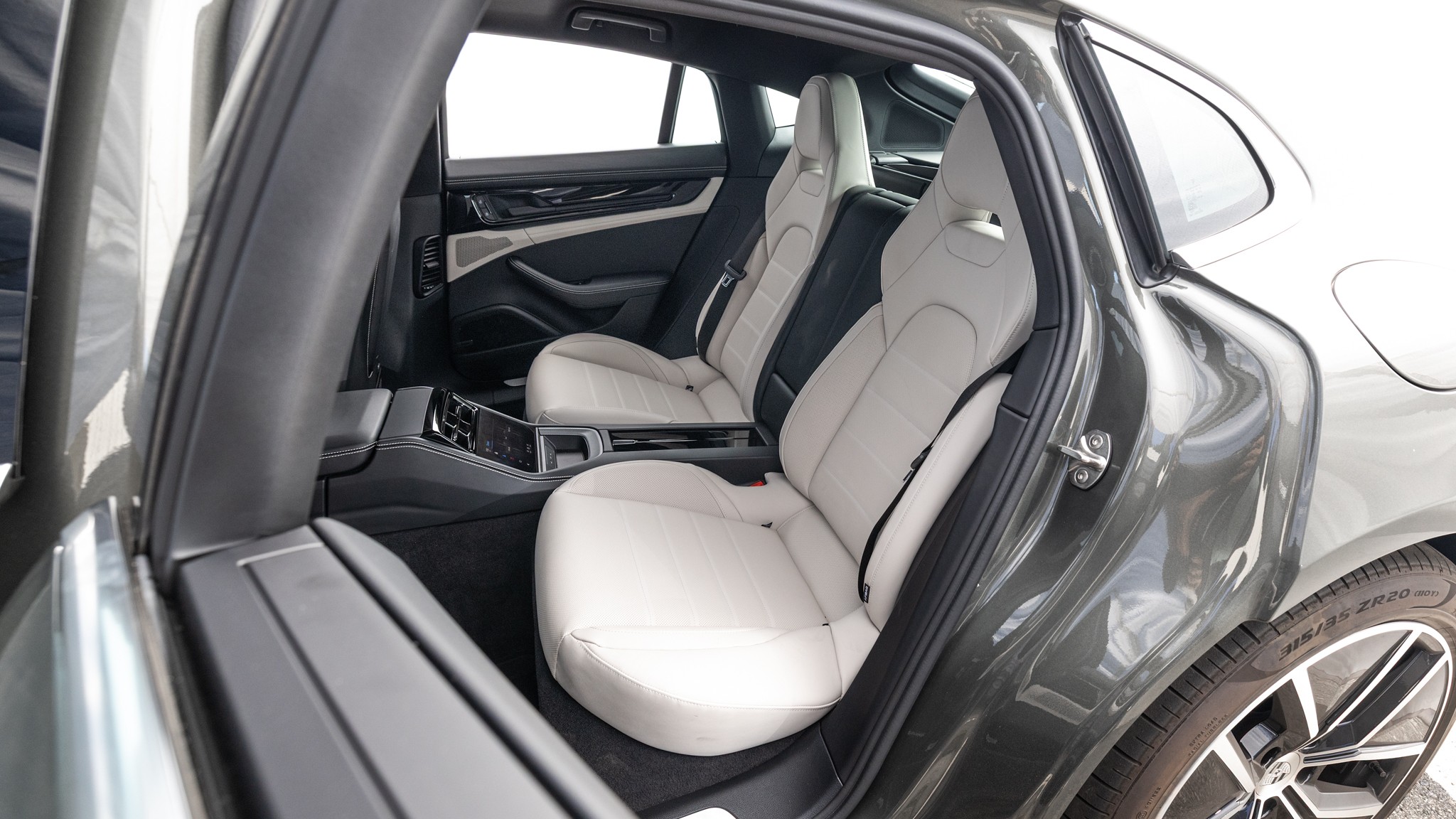 017 2025 Porsche Panamera 4S E Hybrid