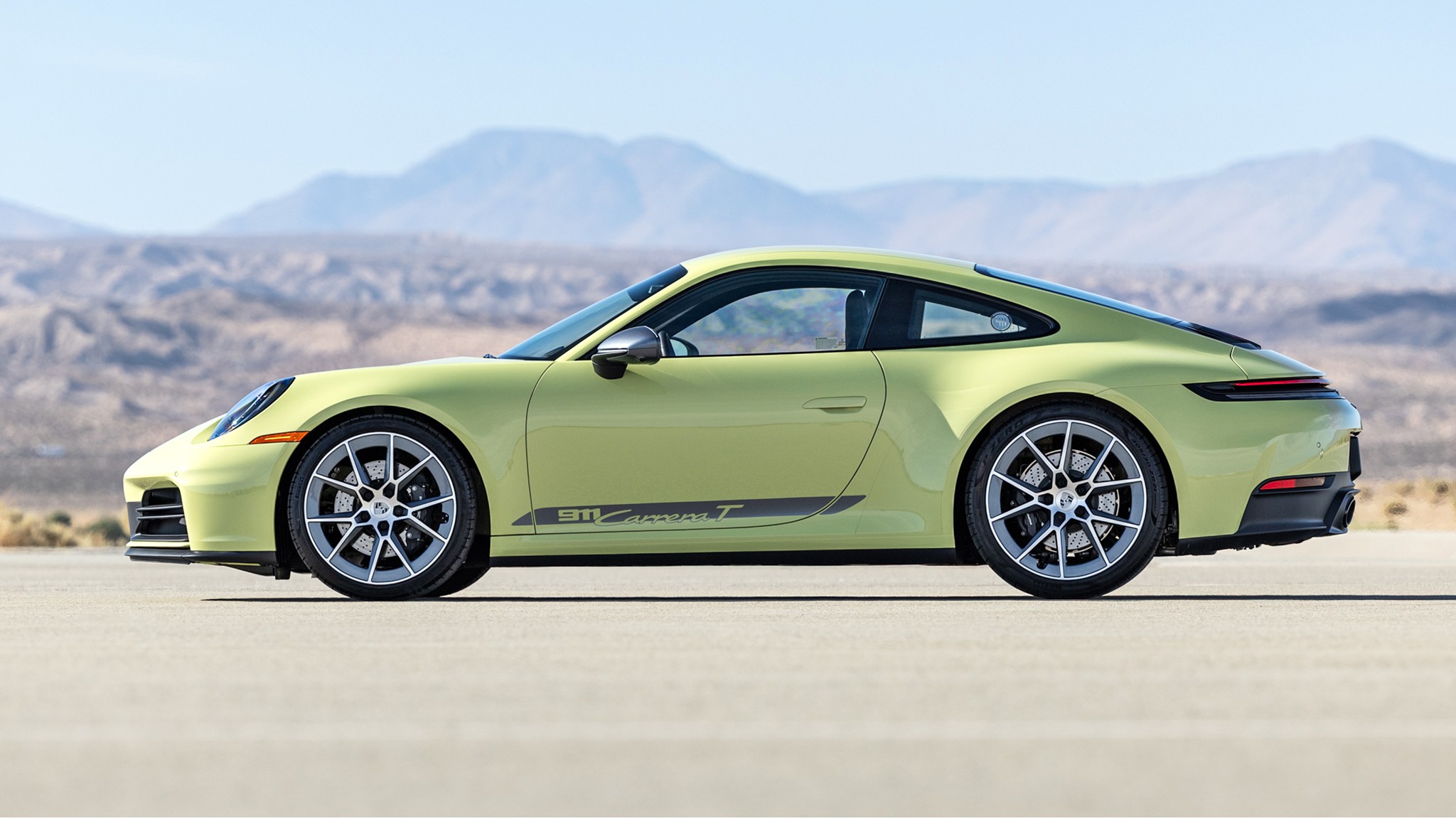 008 2025 Porsche 911 T