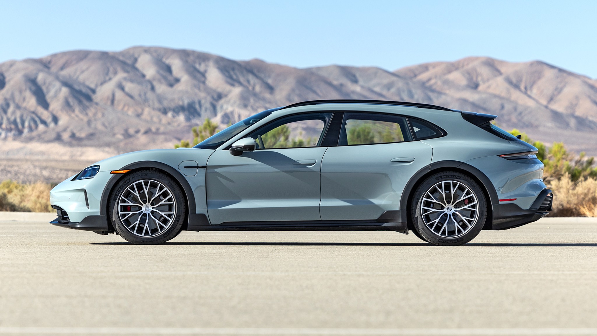 007 2024 Porsche Taycan 4S Cross Tourismo