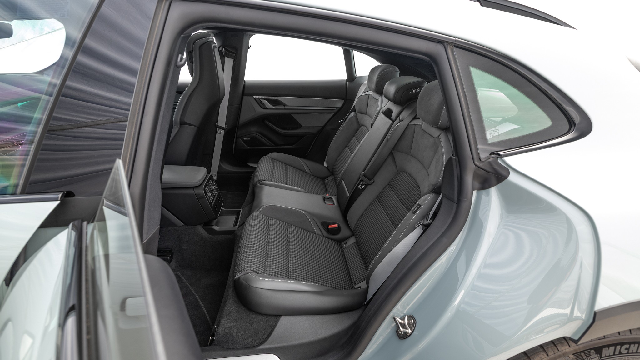 016 2024 Porsche Taycan 4S Cross Tourismo