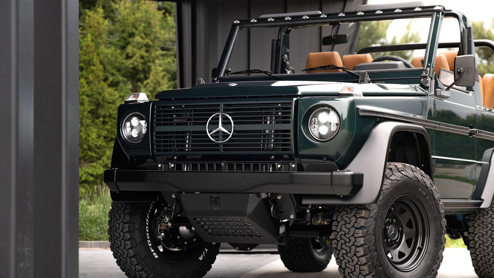 2B 013 Convertible Mercedes 250GD RacingGreen 066918