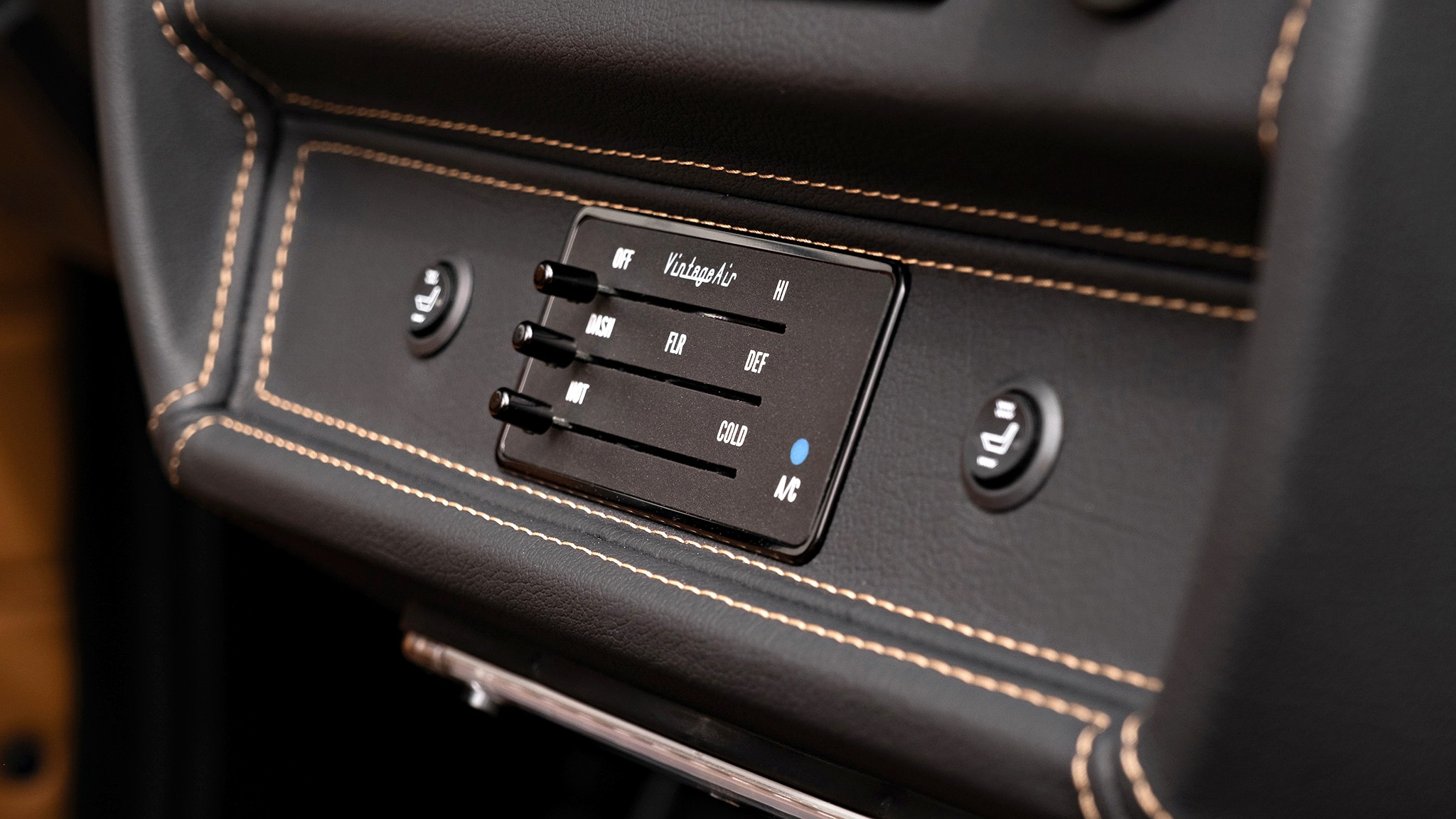 2B 073 Convertible Mercedes 250GD RacingGreen 066918