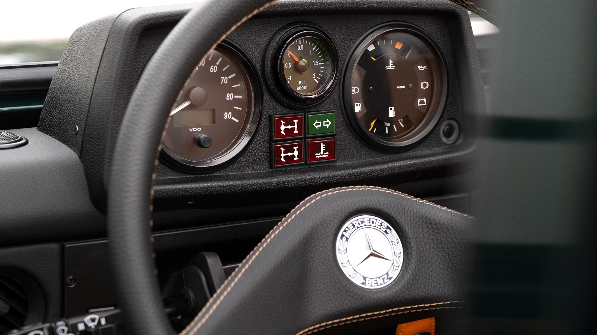 2B 080 Convertible Mercedes 250GD RacingGreen 066918