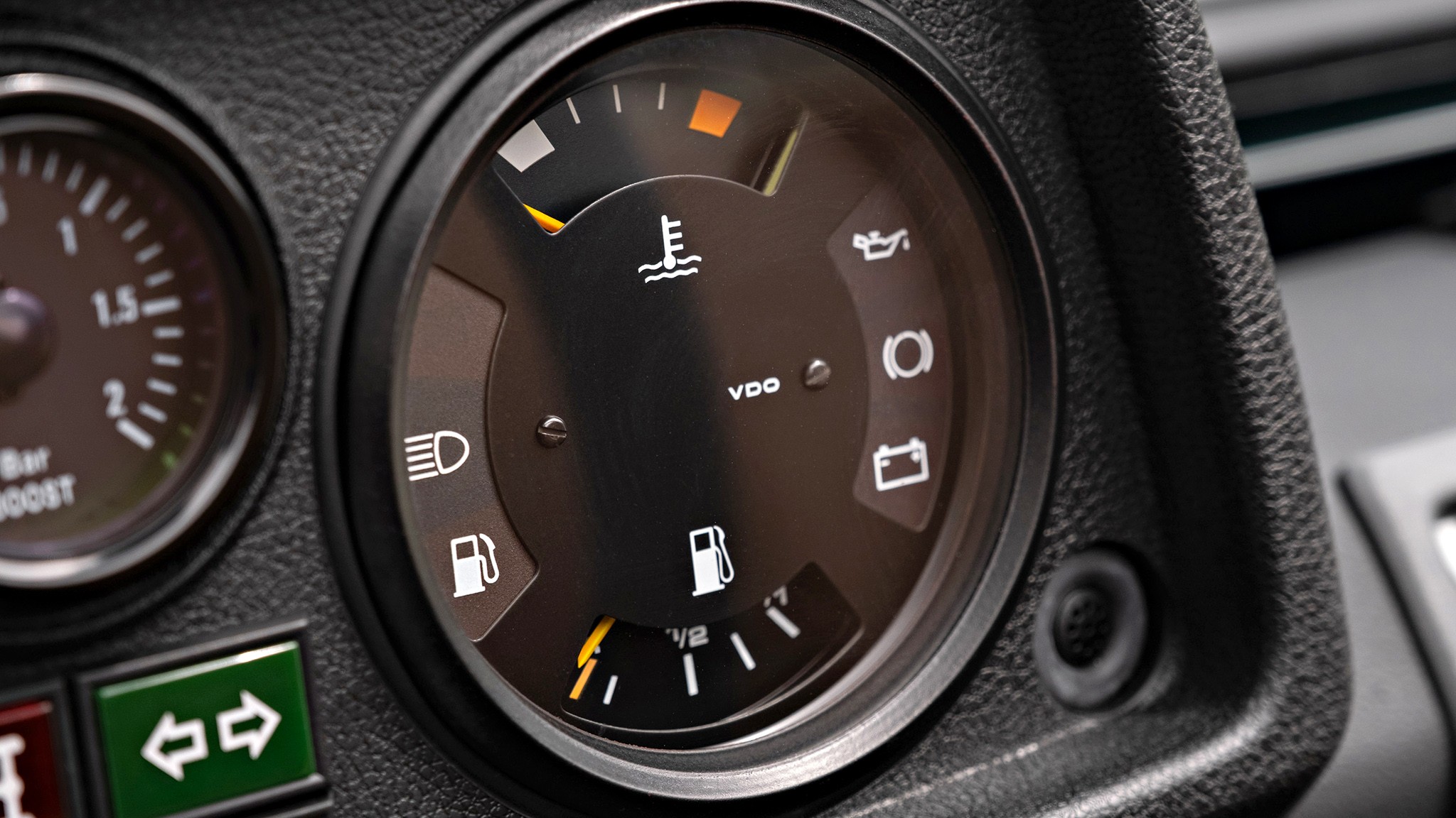 2B 088 Convertible Mercedes 250GD RacingGreen 066918