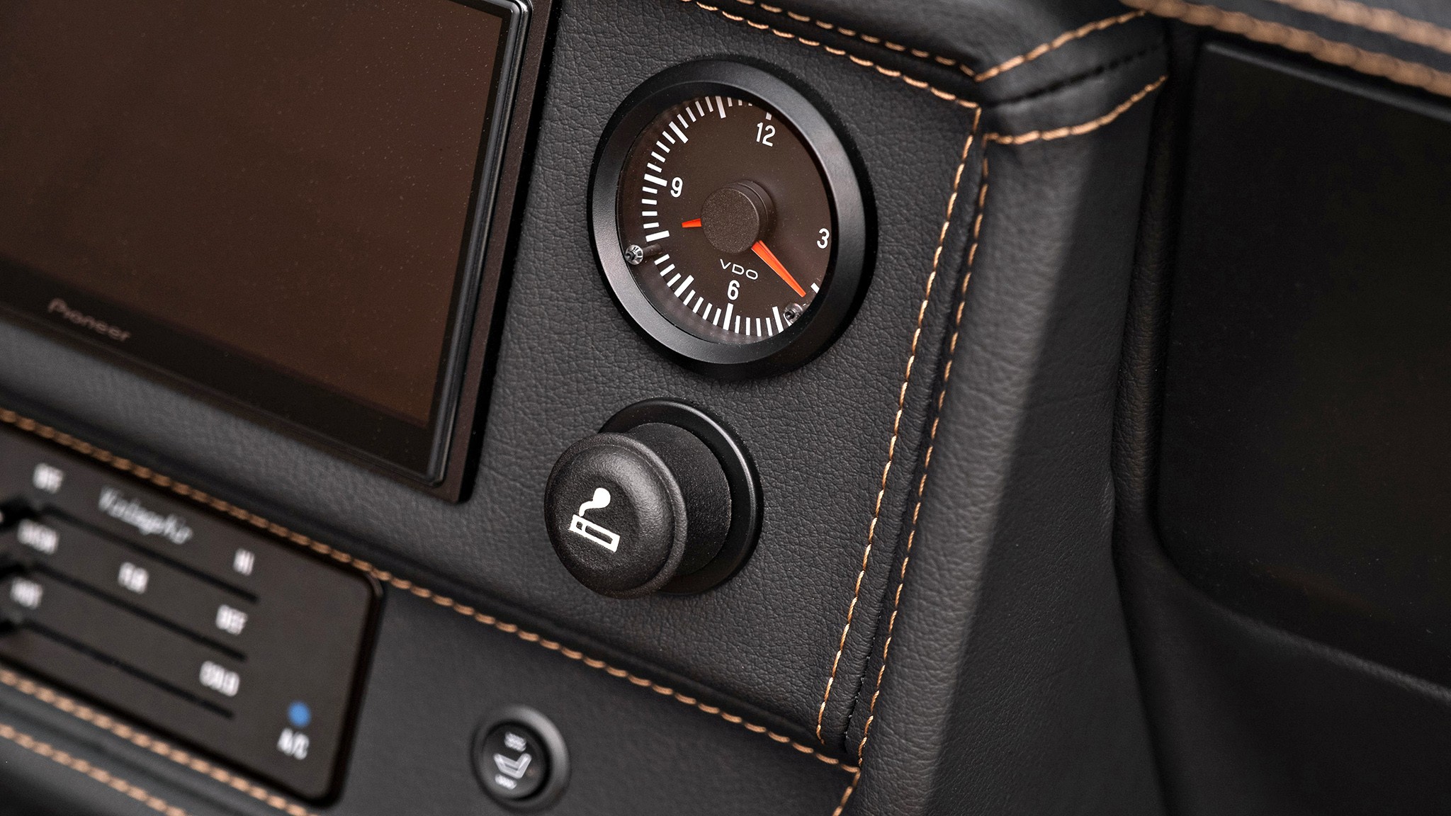 2B 089 Convertible Mercedes 250GD RacingGreen 066918