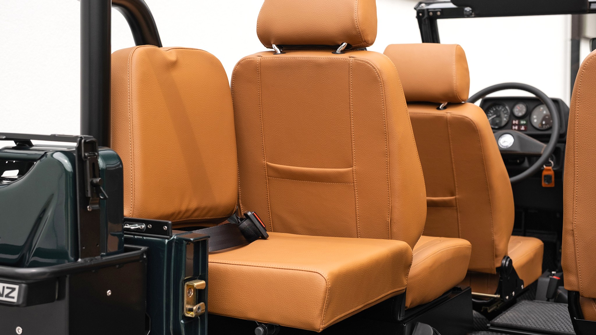 2B 094 Convertible Mercedes 250GD RacingGreen 066918