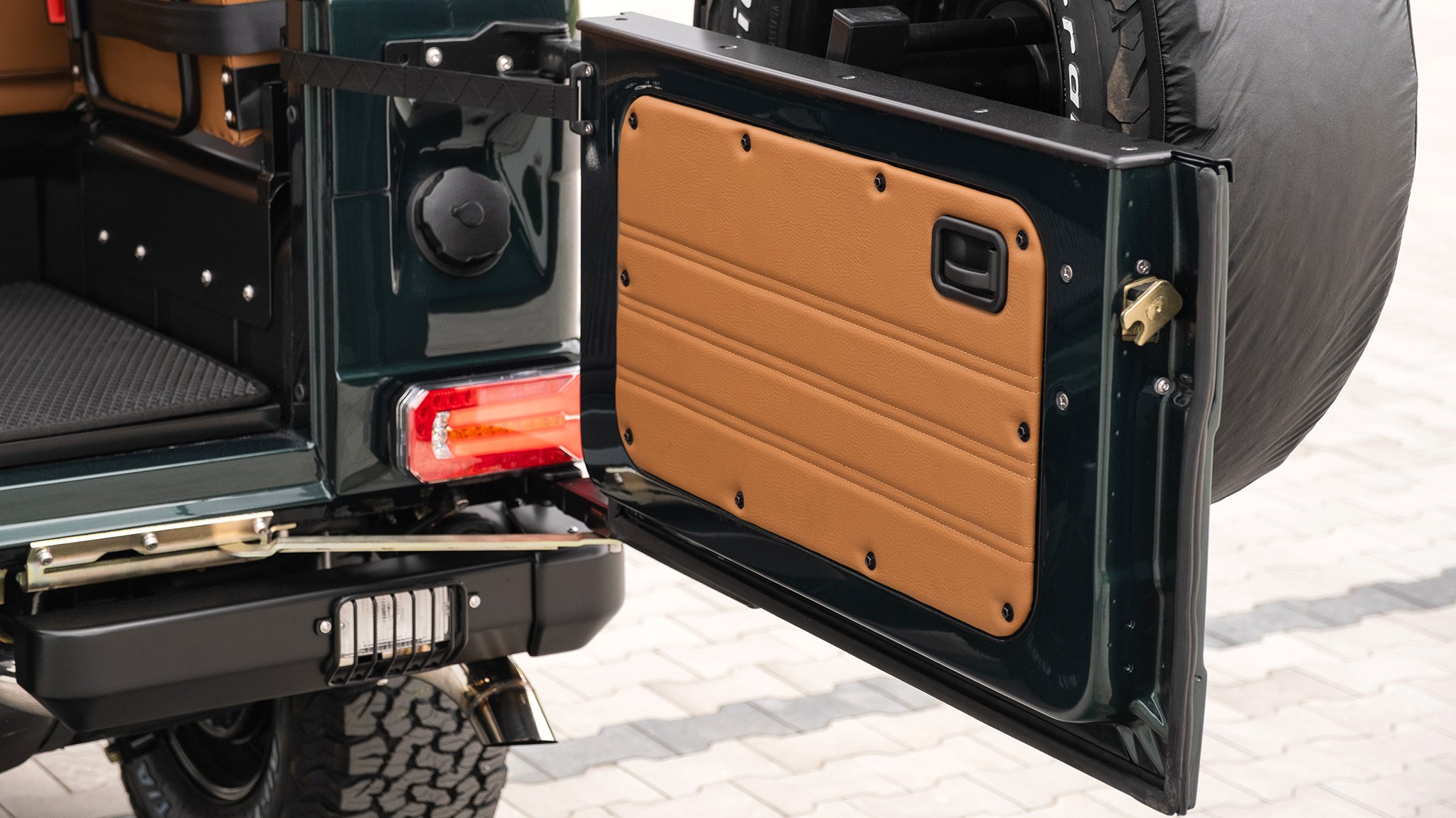 2B 095 Convertible Mercedes 250GD RacingGreen 066918