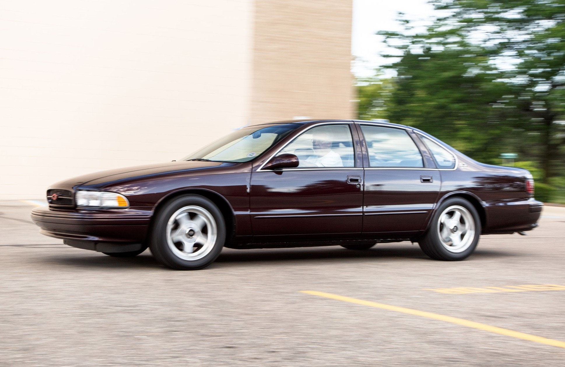 1994 1995 Chevrolet Impala front three quarter in motion 02