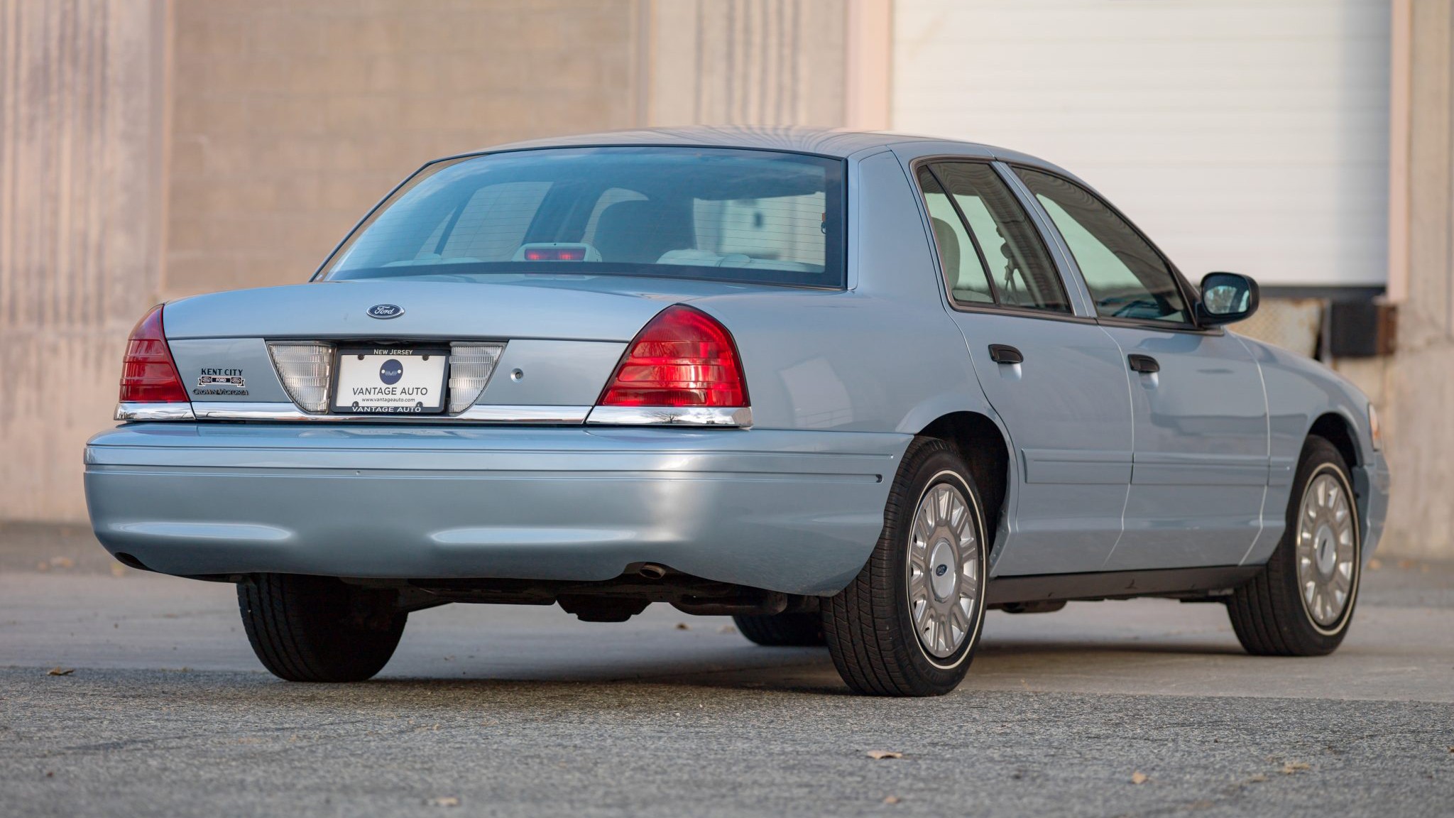 03 2004 Ford Crown Victoria bAt