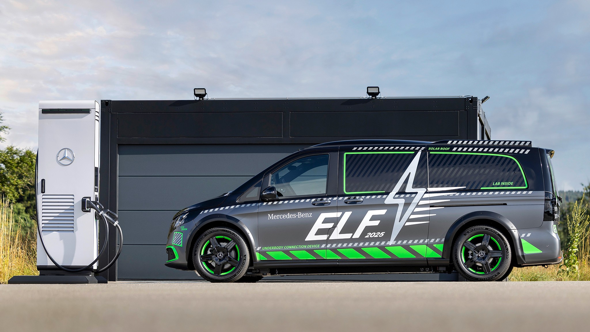 2 mercedes 600kw fast charger