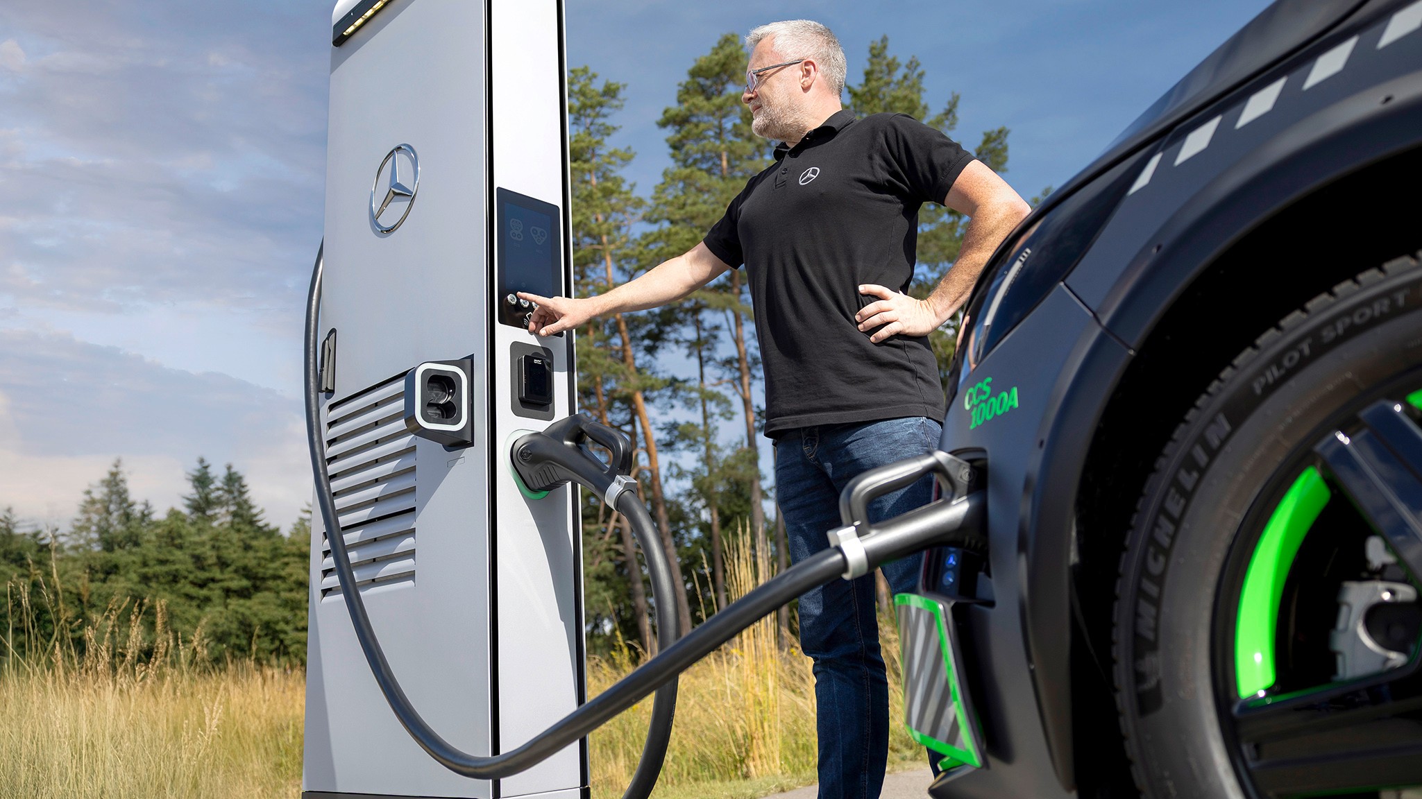 4 mercedes 600kw fast charger