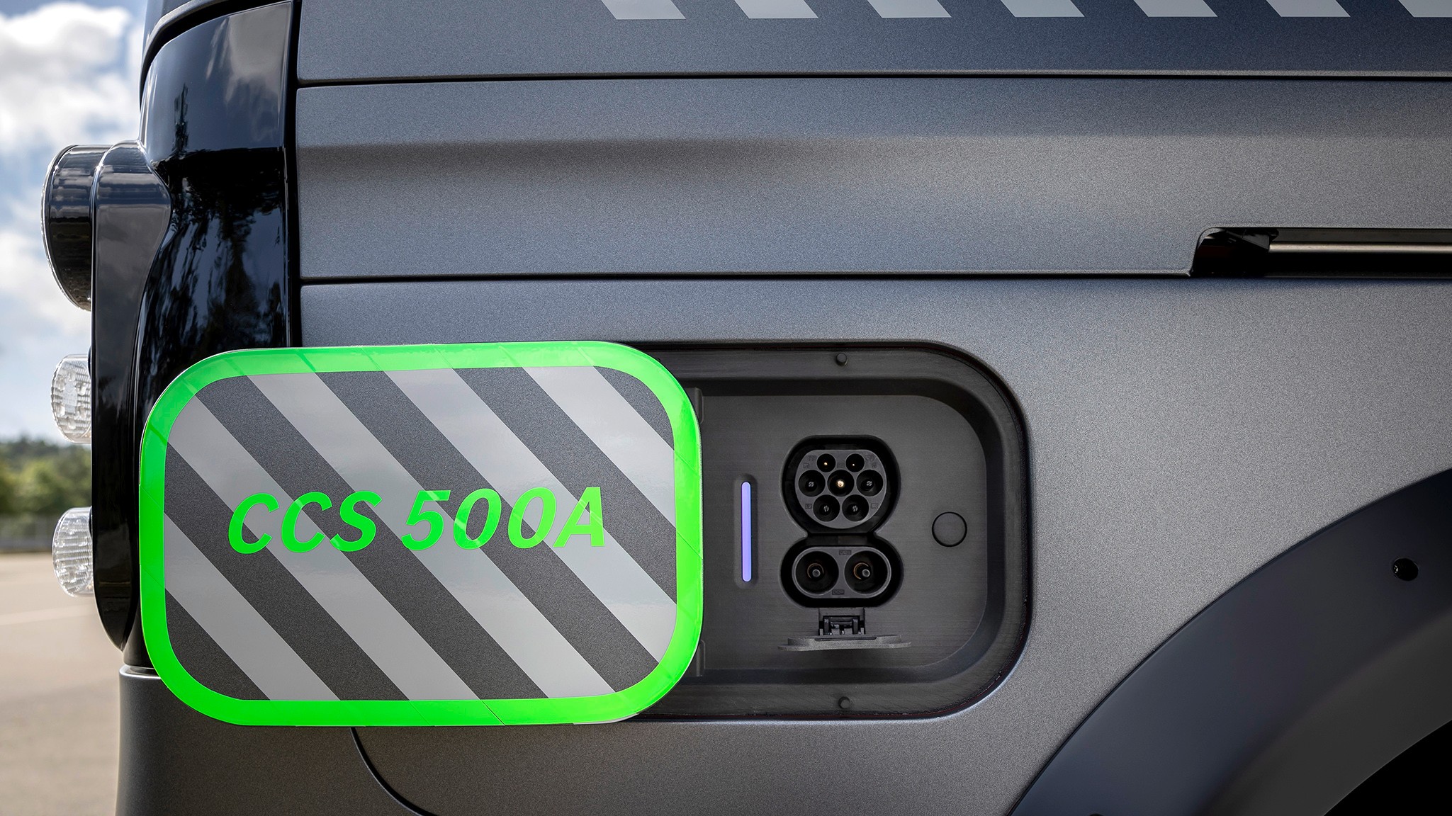 7 mercedes 600kw fast charger