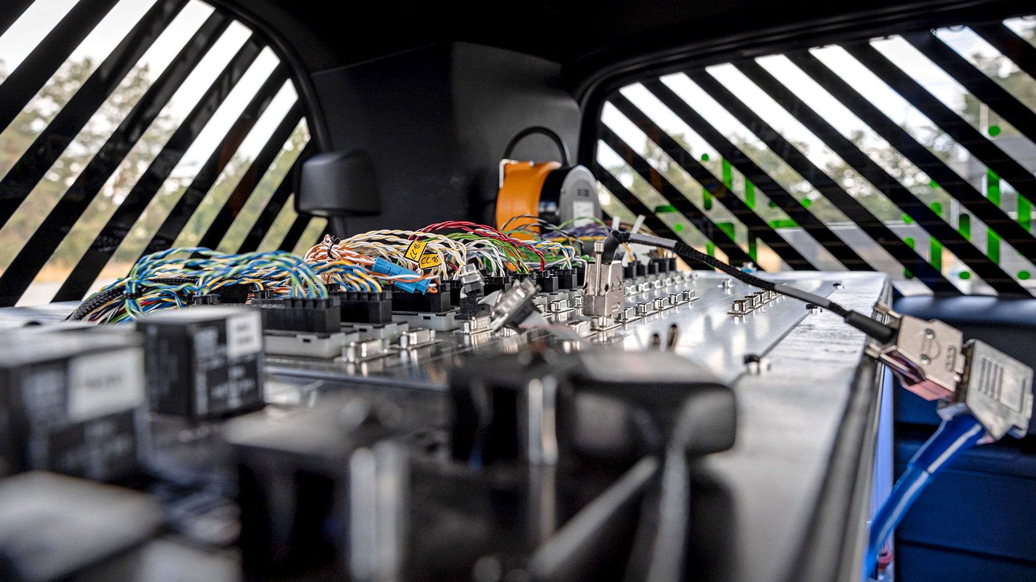 13 mercedes 600kw fast charger