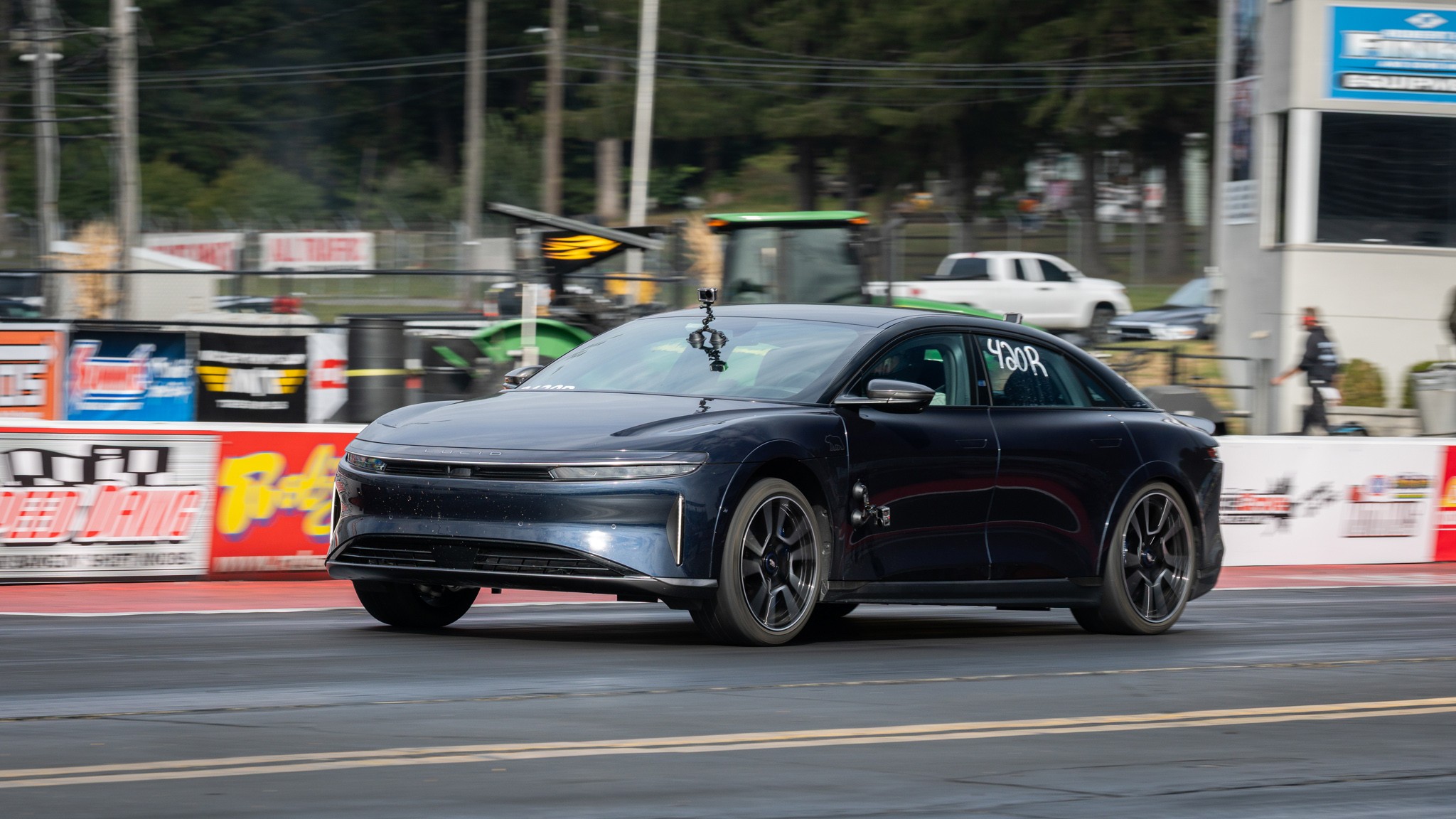 MT 09 19 25 LUCID AIR SAPHIRE 32