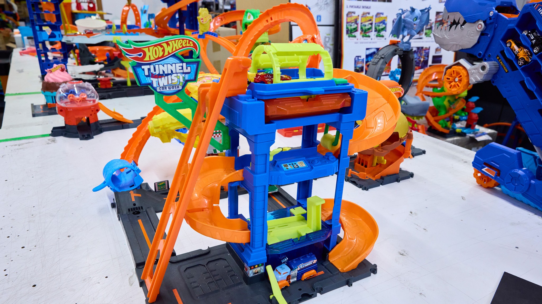 Hot Wheels Track Tunnel Twist Car Wash