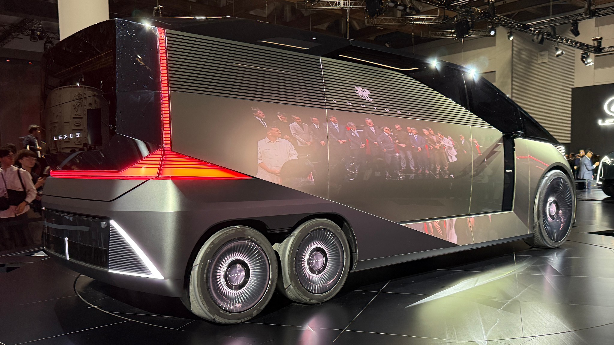 Lexus LS Six Wheeled Minivan Concept 3