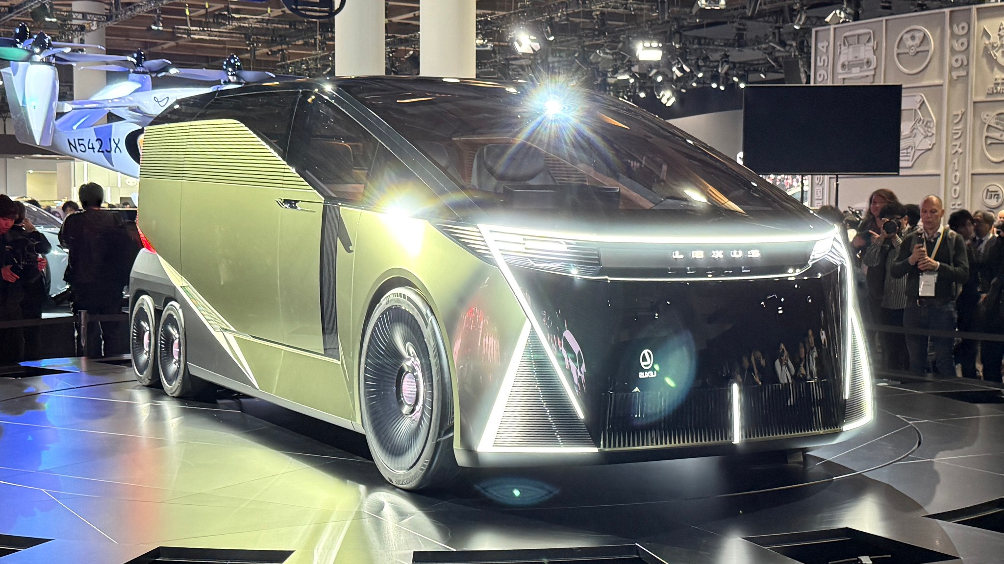 Lexus LS Six Wheeled Minivan Concept 5