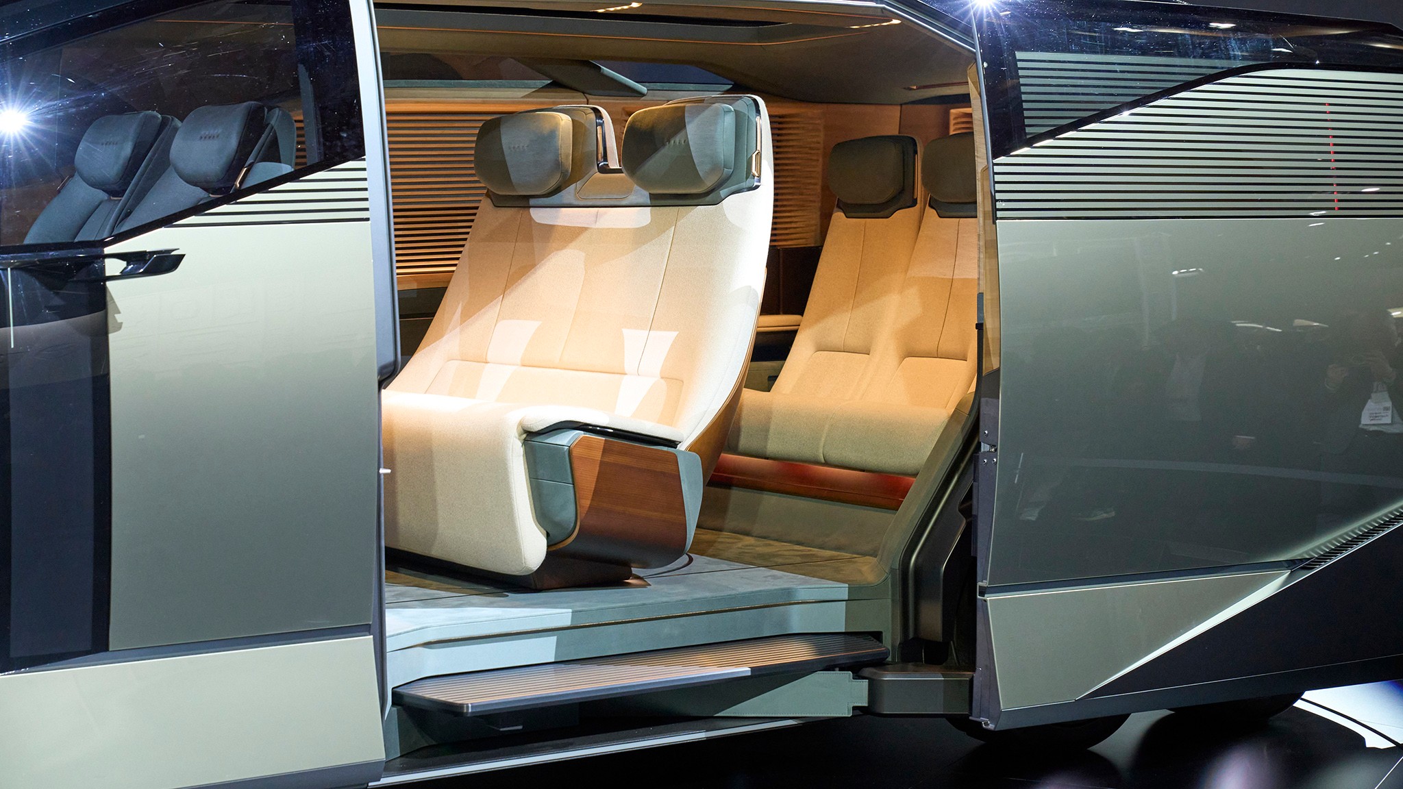 105 Lexus LS Concept Minivan at 2025 tokyo show