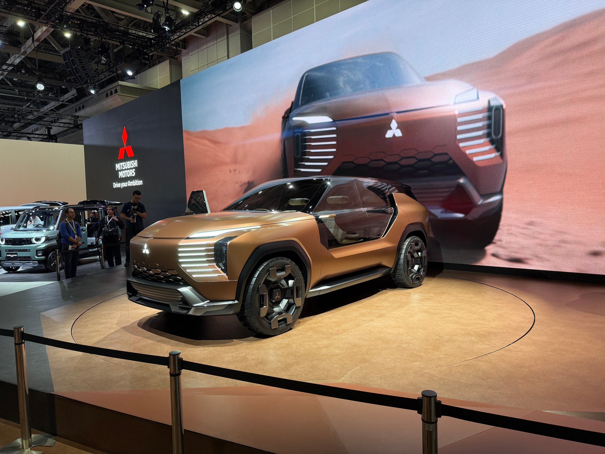 Mitsubishi Elevance Concept 12