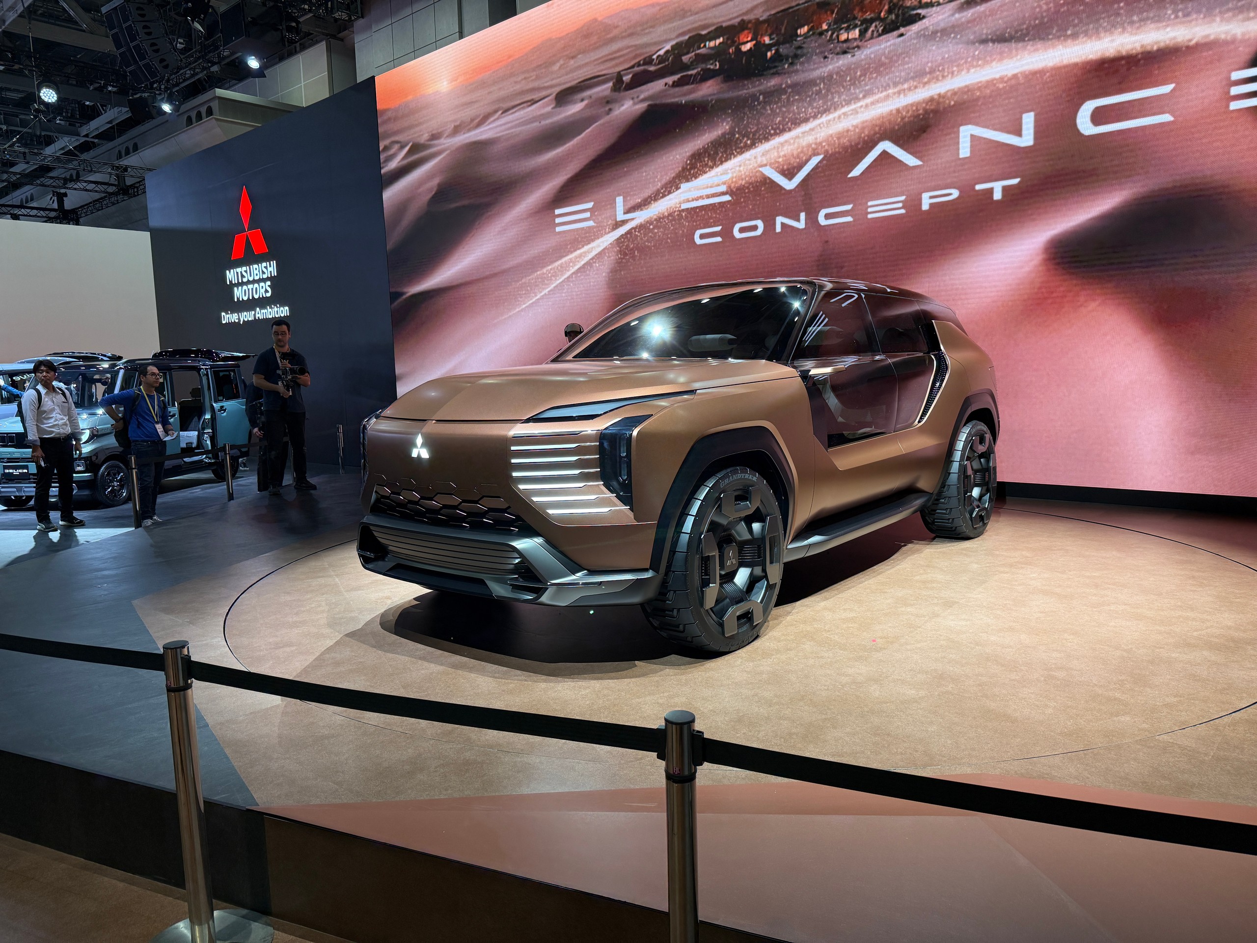 Mitsubishi Elevance Concept 13