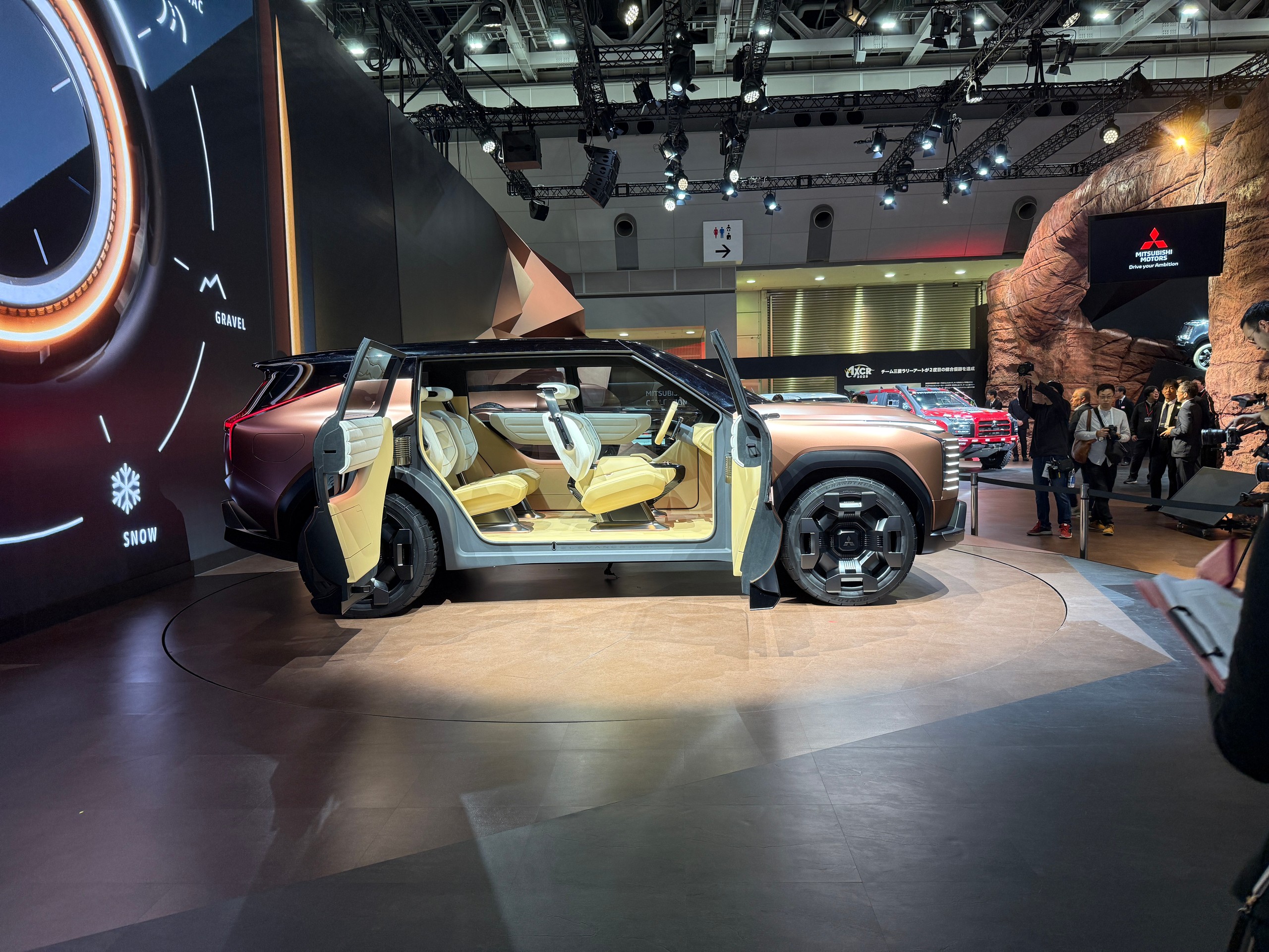 Mitsubishi Elevance Concept 14