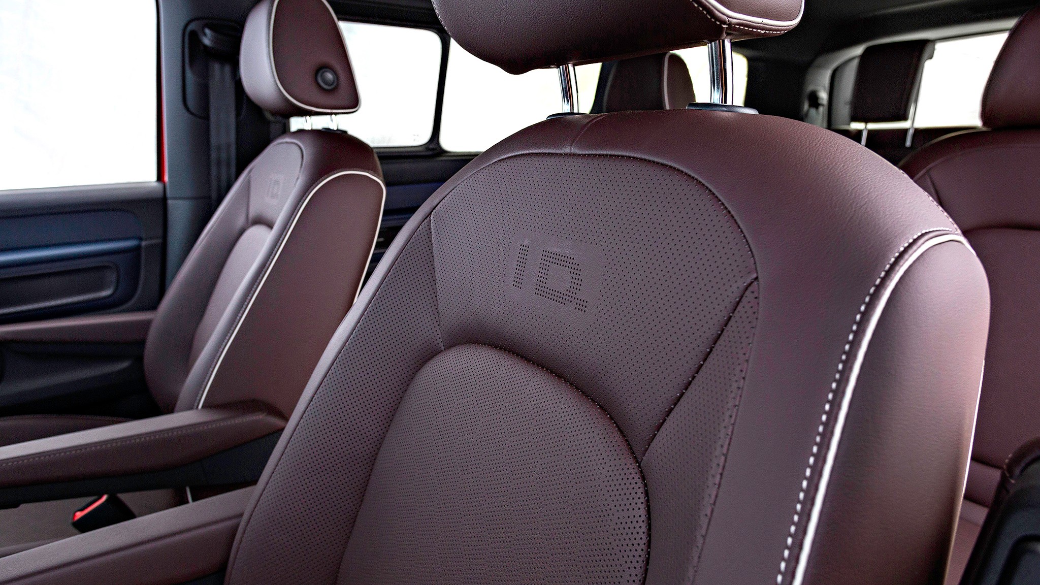 036 2025 Volkswagen ID Buzz Pro S  Plus 4Motion