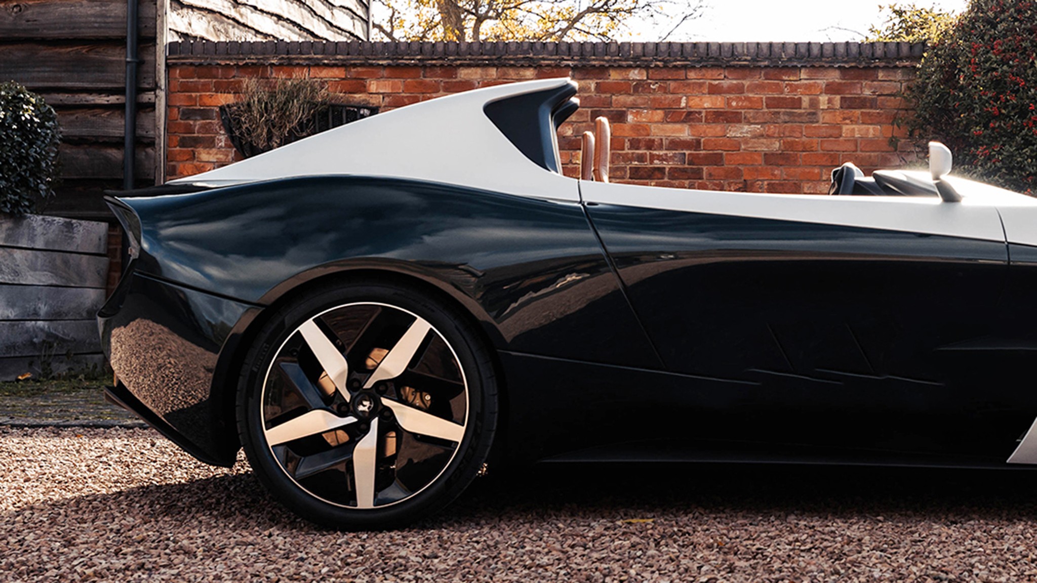 8 longbow speedster electric sports car
