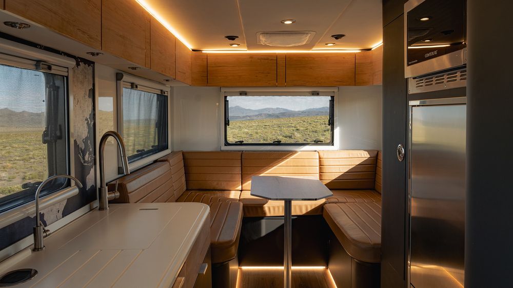 Storyteller Overland GXV Hilt 020