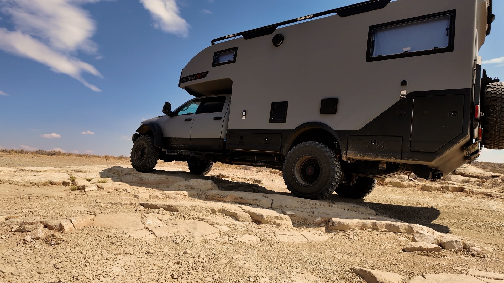 Storyteller Overland GXV Hilt 029