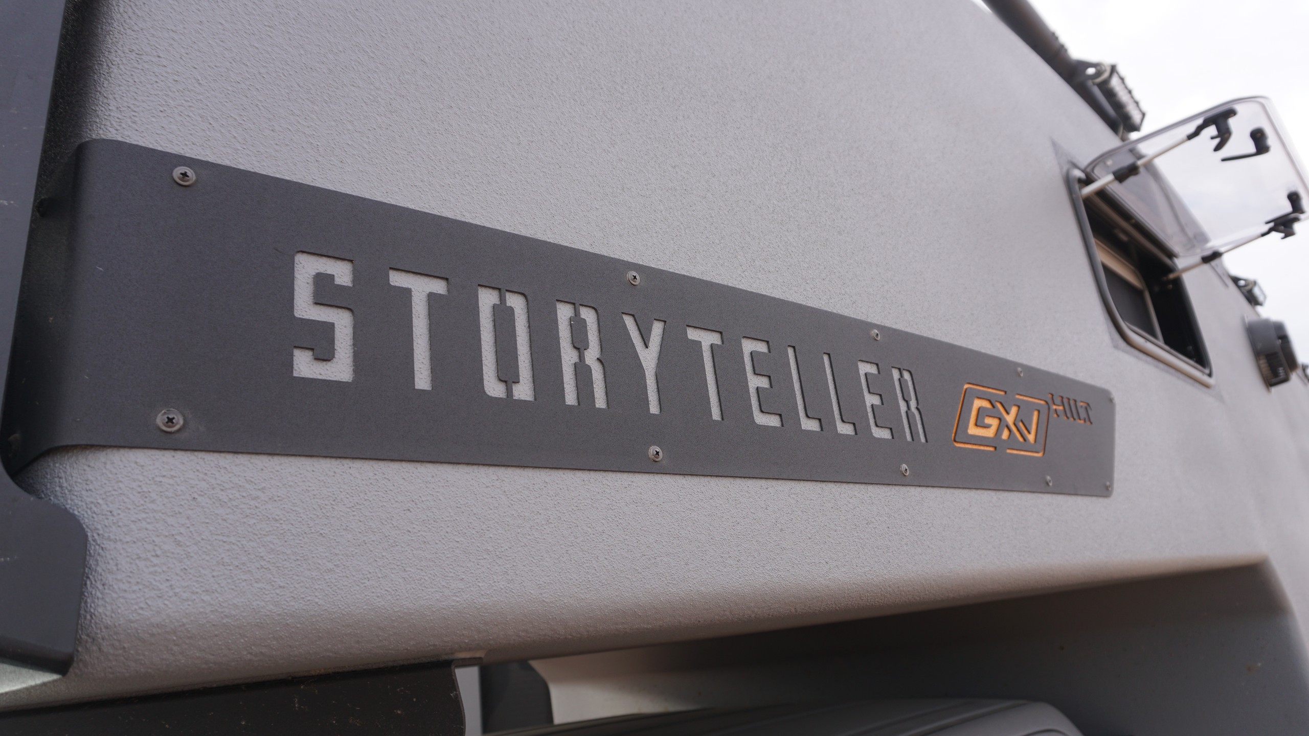 Storyteller Overland GXV Hilt 010