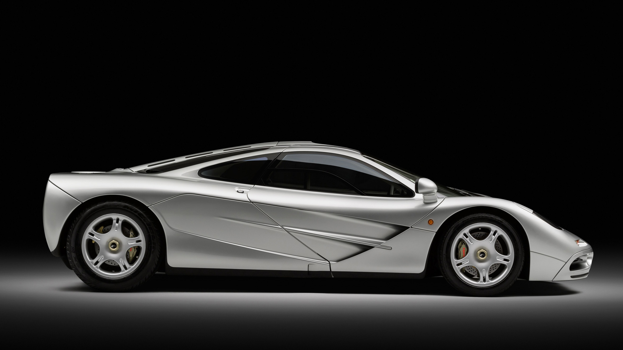 11280 Freshly restoredF1063topremiereatUKsHamptonCourtConcoursdElegance