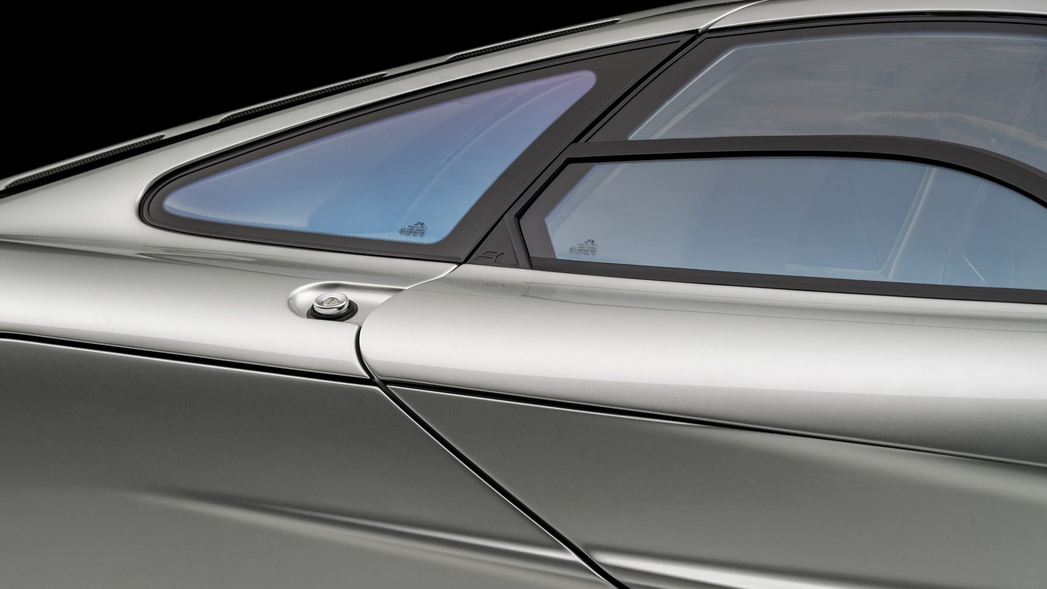 11285 Freshly restoredF1063topremiereatUKsHamptonCourtConcoursdElegance